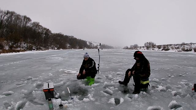 Рыбалка зимой, дон. Самая результативная снасть. Плотва с сапог. смотреть онлайн