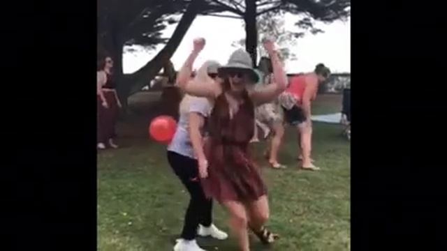 Hens balloon popping game смотреть онлайн