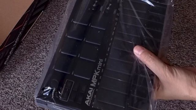 Unboxing Black AKAI MPK Mini MK3 смотреть онлайн