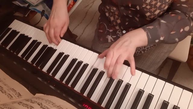 Играю Баха на электронном пианино смотреть онлайн