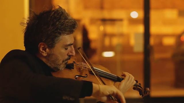 Gabriele Pieranunzi trying maestro Valerio Ferron's new violin (1) смотреть онлайн