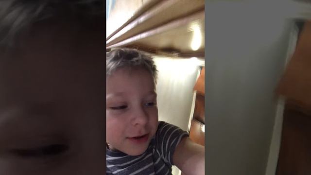 Мой брат пробует жвачку за меня (мои подписчики топ) смотреть онлайн