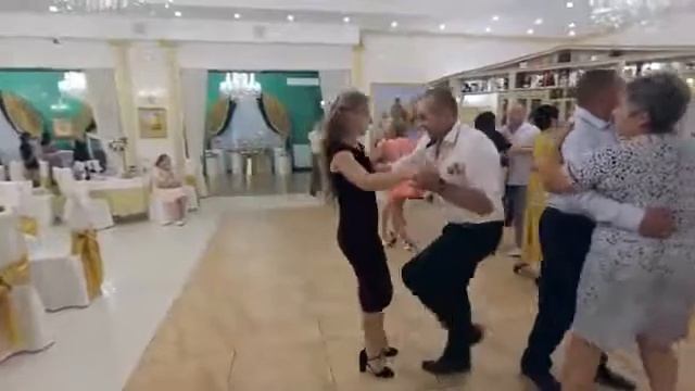 ??ВДАЛИНІ ЗА СЕЛОМ смотреть онлайн