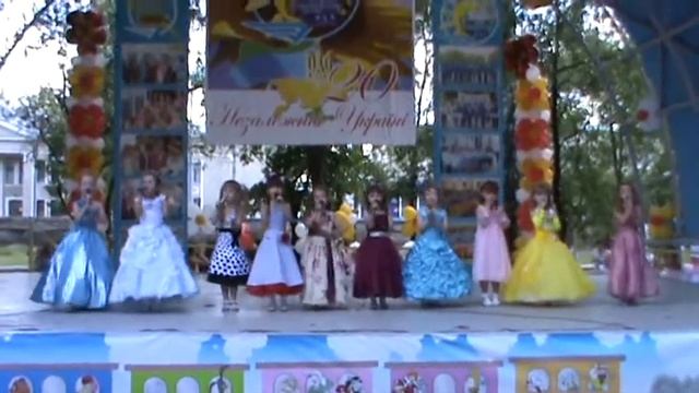 Раз ладошка,два ладошка" дуэт "Вкусняшки" Сизова Анастасия,Сатыкина Полина 01. 05 .2011г. смотреть онлайн