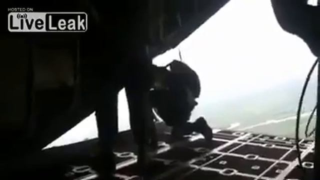 ПАРАШЮТ ОТКРЫЛСЯ РАНЬШЕ ВРЕМЕНИ смотреть онлайн
