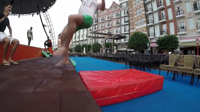 (КОМАНДА А)Дима гречка  пробует сделать сальто