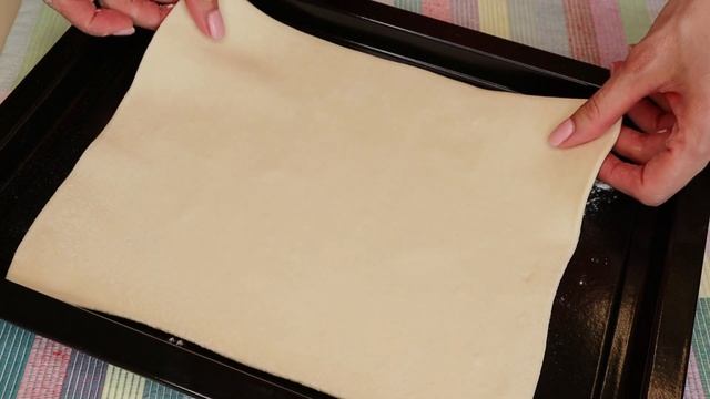 Быстрая пицца с колбасой на слоеном тесте. Вкусная пицца дома / Homemade Pizza. Very fast. Eng sub смотреть онлайн