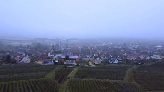 Petite vue de Balbronn et de son église fortifiée смотреть онлайн