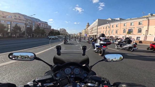 Закрытие мотосезона, Москва 2023. Мотопарад по Садовому кольцу. смотреть онлайн