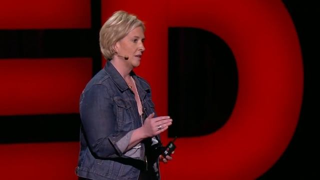 Listening to shame | Brené Brown смотреть онлайн