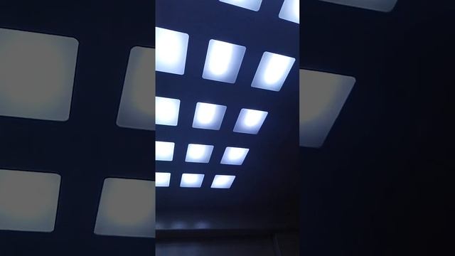 Один блок ламп в лифте не работает. смотреть онлайн