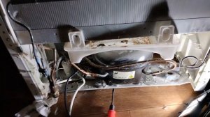 Ремонт холодильника Канди щелкает не включается