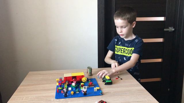 Я делаю из Лего фигурки из Зомби против растений. смотреть онлайн