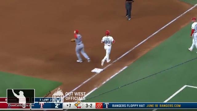 E102-4 - Ramon De Jesus Ejects Three as Marcus Semien, Mike Maddux & Bruce Bochy Argue Check Swing смотреть онлайн