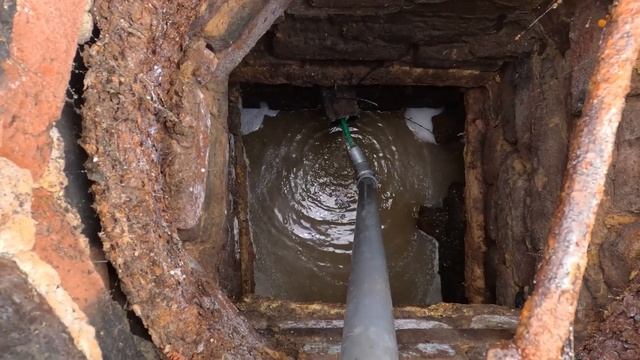 Дед и канализация ,гибкий вал знает свое дело! смотреть онлайн