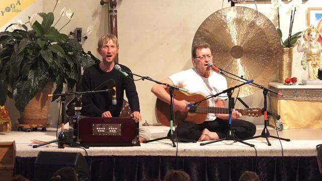 Bhaja Mana Ma - by Tobias and Klaus смотреть онлайн