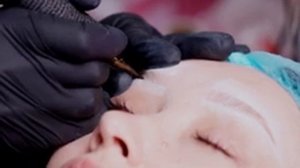 Мастер-класс по укладке минеральных пигментов в самой популярной технике.