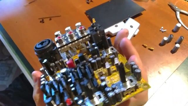 Что внутри Behringer 302USB? Вскрываем! Попытка починить смотреть онлайн
