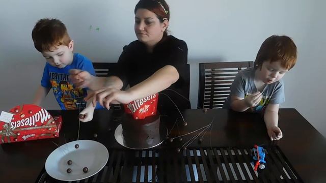 Maltesers Explosion Cake - Illusion cake смотреть онлайн