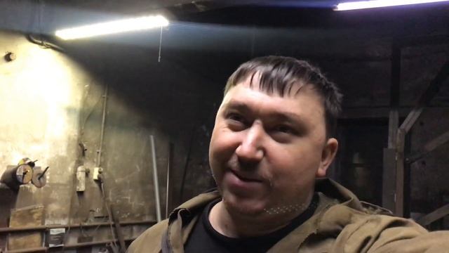 Кованая роза в виде подставки под бутылку смотреть онлайн