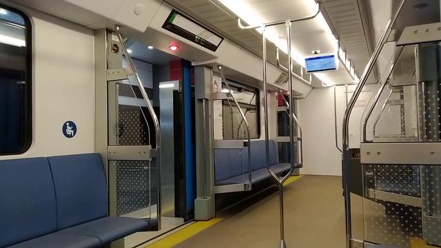 Метропоезд Stadler М110 на ст. "Юбилейная пл." (Минск) смотреть онлайн