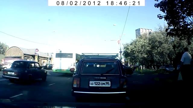 Хруст сломал руль об автобус смотреть онлайн