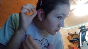 Прокалываю сама себе мочку уха + хеликс дома.