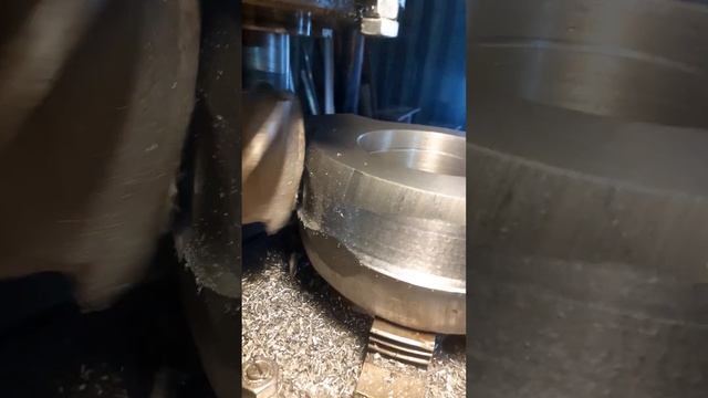 Обработка наружного диаметра на фрезерном делительном столе. смотреть онлайн