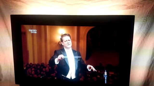 Philips 37PF9731D, 2 тюнера. амбилайт, 1080 FHD High-End LCD TV смотреть онлайн