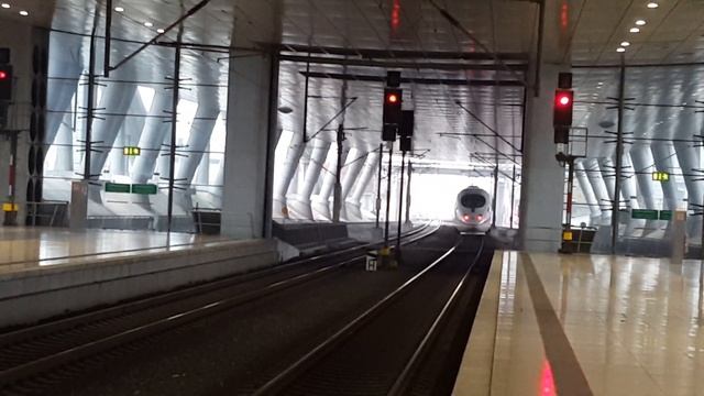 ICE 3 in Frankfurt(M) Flughafen Fernbf: ICE916 Dortmund Hbf смотреть онлайн