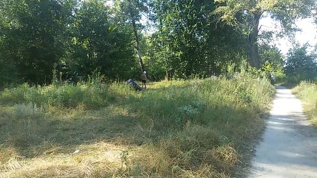 Отдыхающие в Полтаве возле реки Ворскла смотреть онлайн