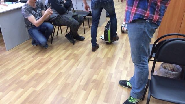 Как правильно встать на ГИРОСКУТЕР И МОНОКОЛЕСО Hoverbot смотреть онлайн