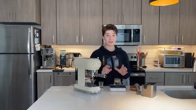 The Smeg Espresso Machine: Unboxing & Review смотреть онлайн