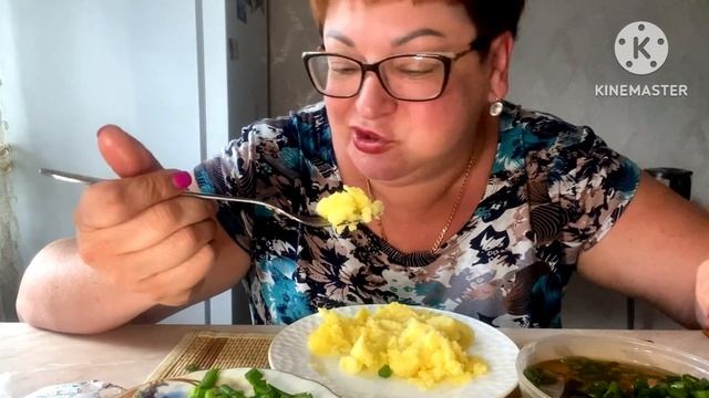 МУКБАНГ/Пюре,селедка и лучок смотреть онлайн