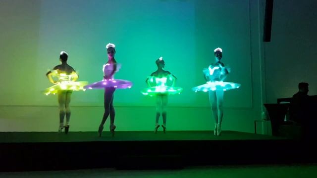 Балерины LED в пачках. Световое шоу Москва смотреть онлайн