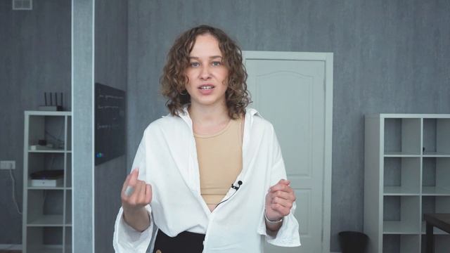 ГДЕ ИСКАТЬ ПОЛЕЗНЫЕ ЗНАКОМСТВА? смотреть онлайн