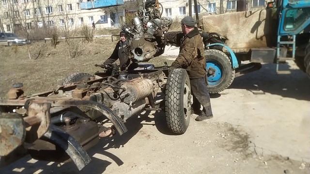 УСТАНОВКА ДВИГАТЕЛЯ ОТ ЗИЛ-130 НА РАМУ ЗИЛ-131 смотреть онлайн