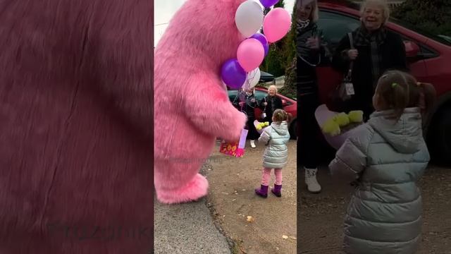 Поздравление от большого розового друга для маленькой принцессы. Медведь на день рождения в Минске