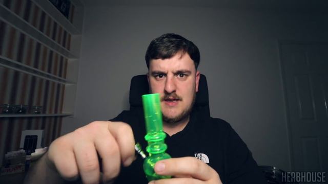 I BOUGHT THE CHEAPEST BONG ON AMAZON (£6)! смотреть онлайн