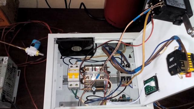 Блок управления перегонным кубом... В процессе сборки. смотреть онлайн