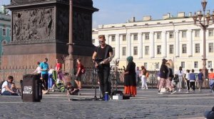 Уличные музыканты на Дворцовой площади (СПб)