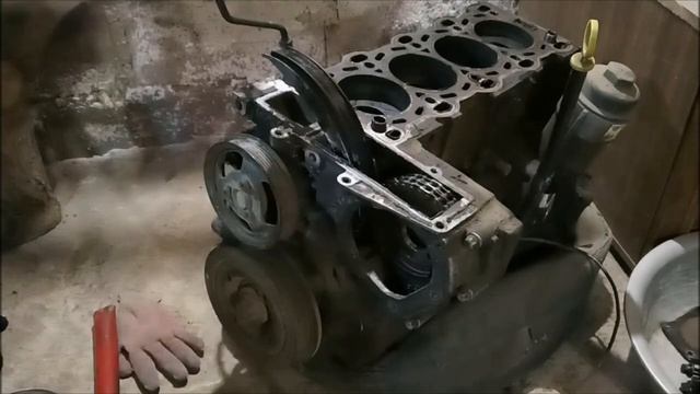 Разборка двигателя Опель Зафира А. Двигатель Y20TDH, много разных запасных частей. смотреть онлайн