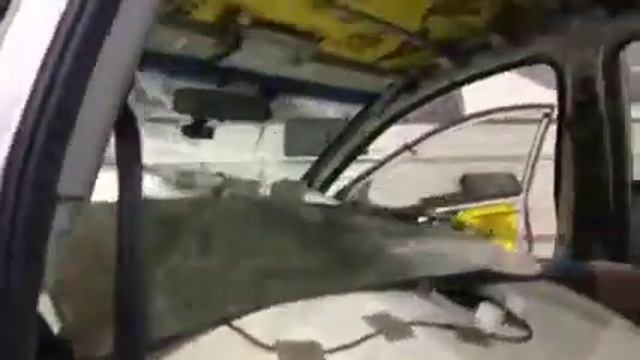 Для начала сделал на своем Хендай Солярисе решил сделать шумоизоляцию дверей и крыши смотреть онлайн