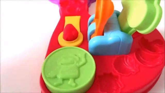 PLAY-DOH A8752 Игра с пластилином, в наборе с аппаратом для лепки смотреть онлайн