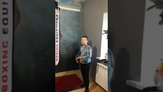 "Ворона и лисица " Крылов И. В. Рассказывает Руслан Козловский. СШ 182 , 3 А класс смотреть онлайн