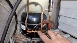 Как избавиться от доливки масла в компрессор от холодильника.