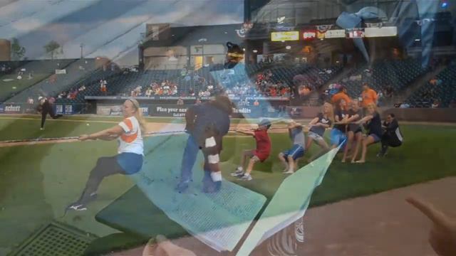 GLOVEWORKS NPF in the Dugout 9 Jennie Finch and Bandits are 'Perfect'.mp4 смотреть онлайн