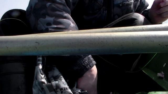 Ловля бычка с лодки, весной на Азовском море,на леску с крючком. смотреть онлайн