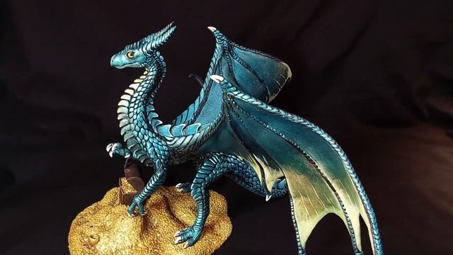 Изумрудный дракон, охраняющий свои сокровища | Полимерная глина | Ручная работа смотреть онлайн
