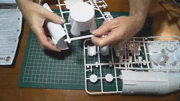 Airfix Apollo Saturn 5 model Unboxing Review 144 Scale